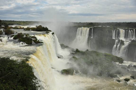 As mundialmente famosas cataratas do Iguaçu (Foz do Iguaçu - PR)